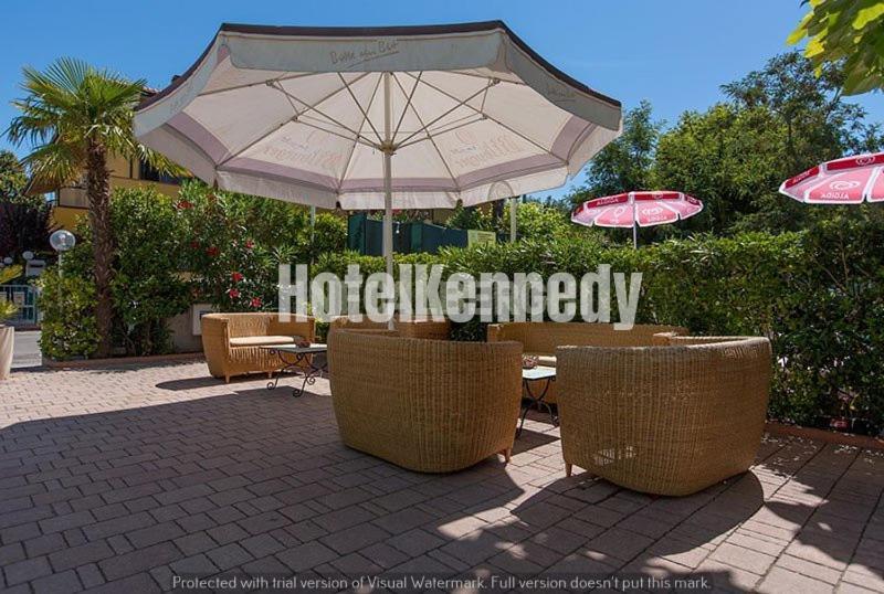 Hotel Kennedy Лідо-ді-Савіо Екстер'єр фото